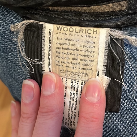 Woolrich women’s jacket with real fur trim hood. Tan and charcoal grey plaid. - Picture 7 of 7